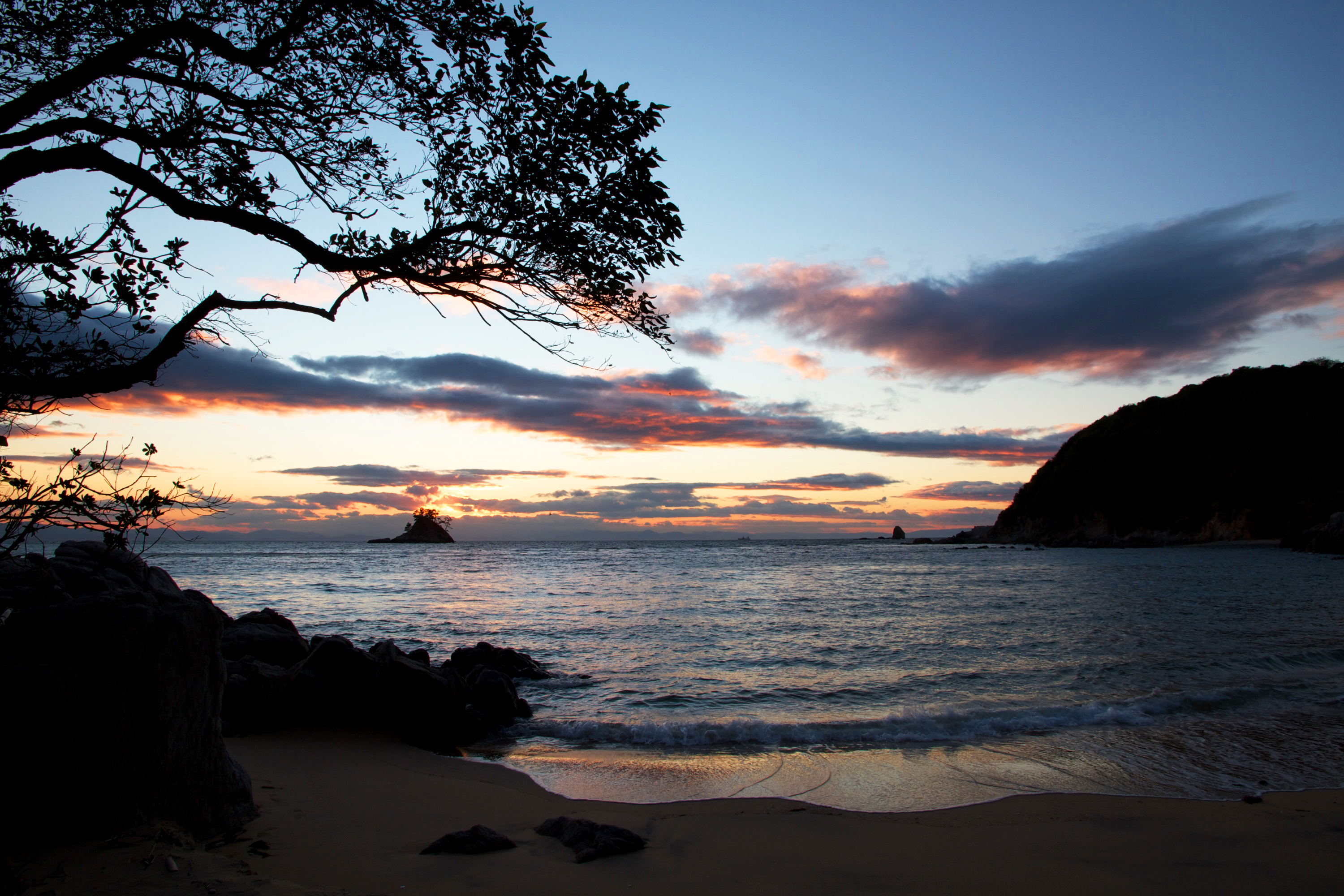 Image of the sunset on Shinojima